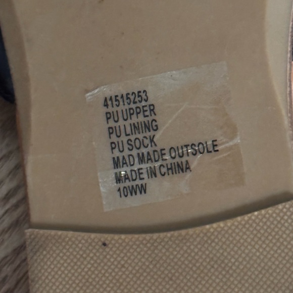 EUC Torrid Slide Sandals with Black band In size 10 wide width - Picture 7 of 8